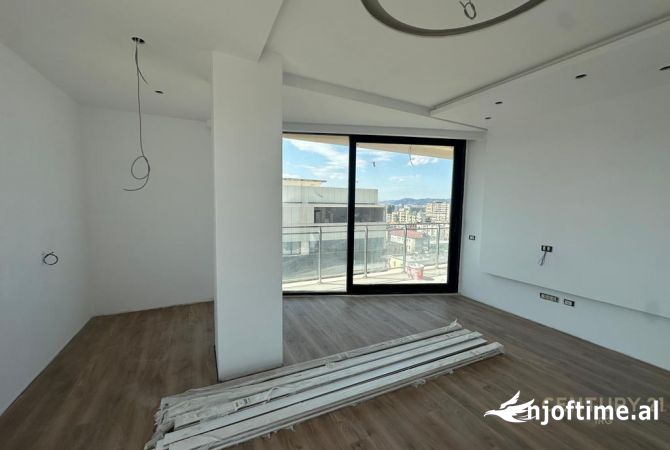 Shtepi ne shitje Apartament ne Tirane, 2+1, Mobilimi E mobiluar, Pagesa 320,000  Euro.