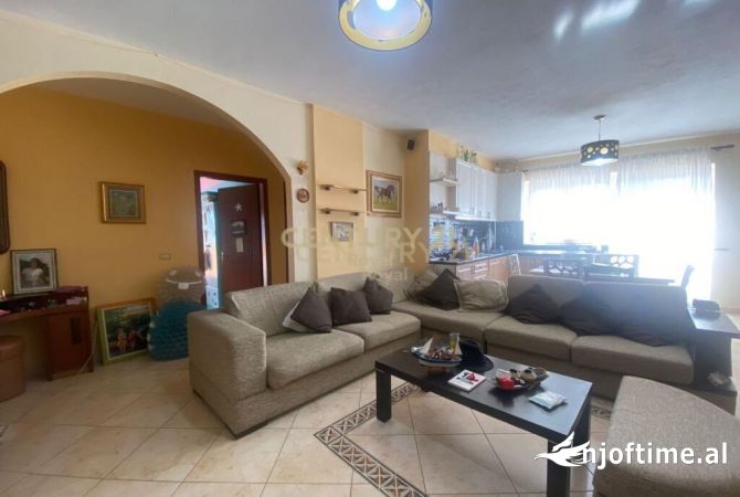 Shtepi ne shitje Apartament ne Tirane, 2+1, Mobilimi E mobiluar, Pagesa 165,000  Euro.