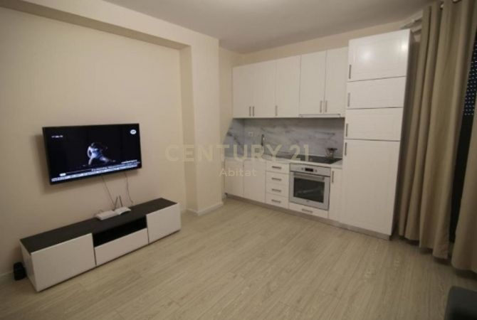 APARTAMENT 1+1 ME QIRA, RRUGA E KAVAJES, CONDOR CENTER