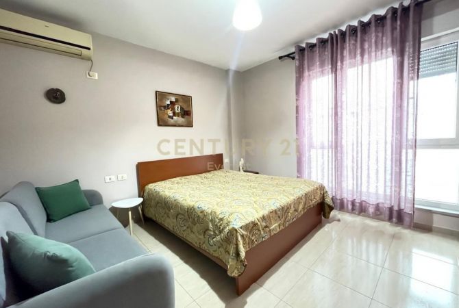 Shtepi ne shitje Apartament ne Tirane, 1+1, Mobilimi E mobiluar, Pagesa 155,000  Euro.