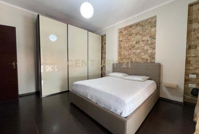 Shtepi me qera Apartament ne Tirane, 2+1, Mobilimi E mobiluar, Pagesa 650  Euro.