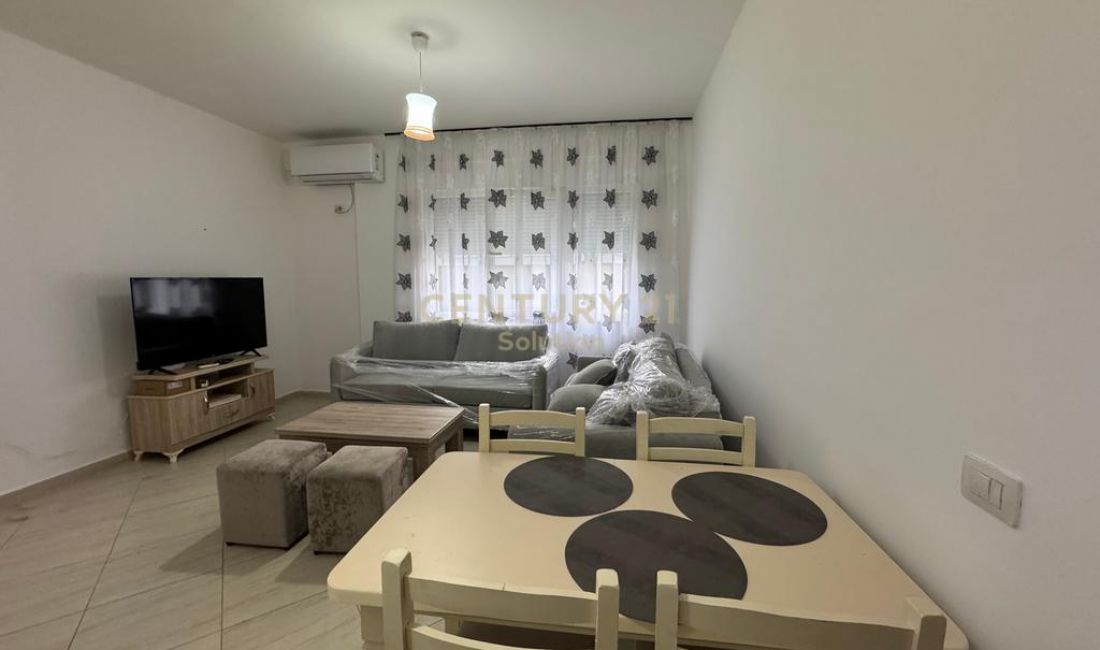 Shtepi me qera Apartament ne Tirane, 2+1, Mobilimi E mobiluar, Pagesa 500  Euro.