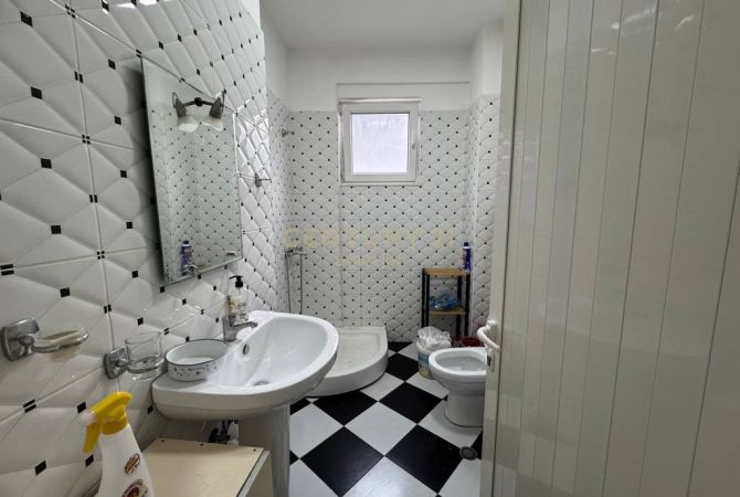 Shtepi me qera Apartament ne Tirane, 2+1, Mobilimi E mobiluar, Pagesa 500  Euro.