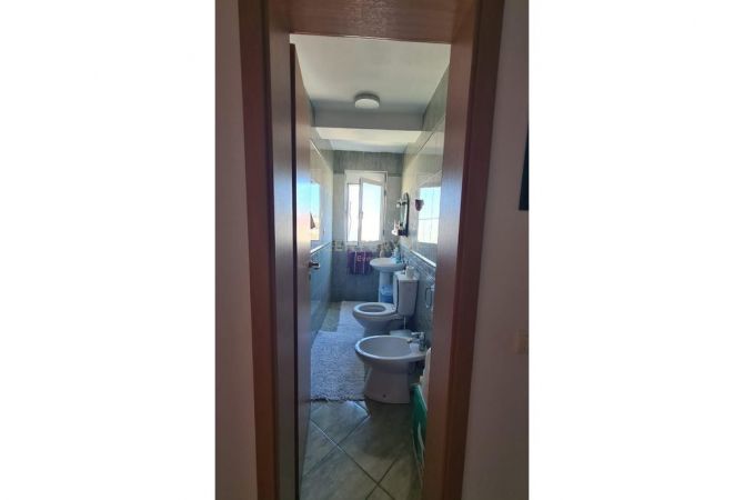 Shtepi ne shitje Apartament ne Tirane, 3+1, Mobilimi E mobiluar, Pagesa 1,500,000  Euro.