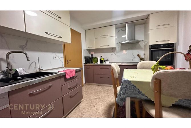 Shtepi ne shitje Apartament ne Tirane, 2+1, Mobilimi E mobiluar, Pagesa 150,000  Euro.