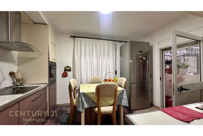 Shtepi ne shitje Apartament ne Tirane, 2+1, Mobilimi E mobiluar, Pagesa 150,000  Euro.