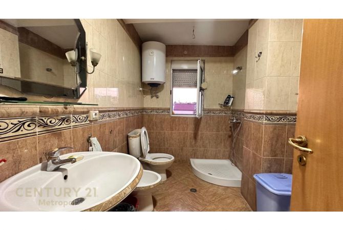 Shtepi ne shitje Apartament ne Tirane, 2+1, Mobilimi E mobiluar, Pagesa 150,000  Euro.