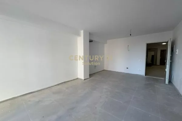 Shtepi ne shitje Apartament ne Tirane, 1+1, Mobilimi Bosh, pa mobiluar, Pagesa 109,000  Euro.