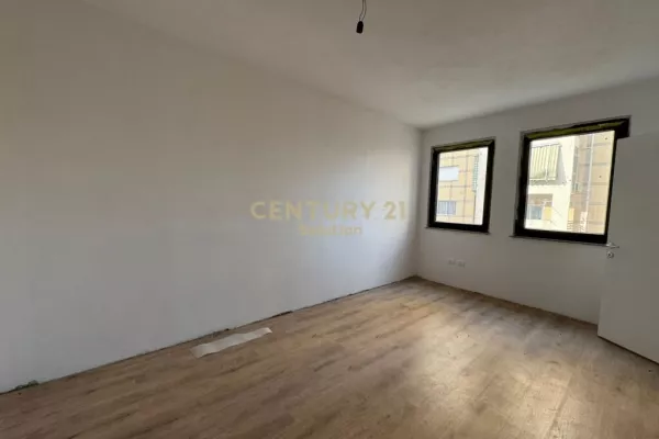 Shtepi ne shitje Apartament ne Tirane, 1+1, Mobilimi Bosh, pa mobiluar, Pagesa 109,000  Euro.
