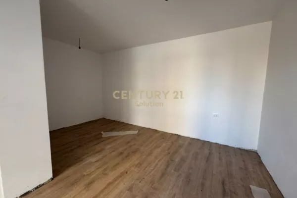 Shtepi ne shitje Apartament ne Tirane, 1+1, Mobilimi Bosh, pa mobiluar, Pagesa 109,000  Euro.