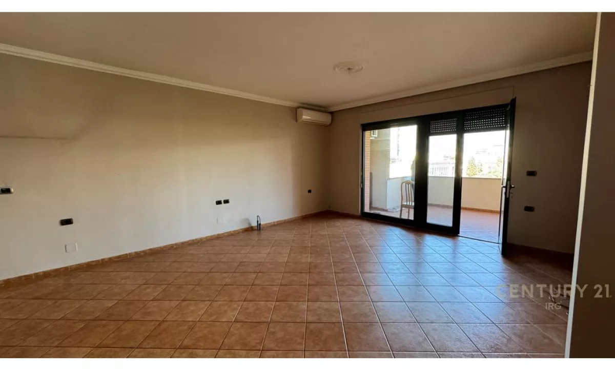 JEPET ME QIRA AMBJENT PER ZYRE NE ISH BLLOK !