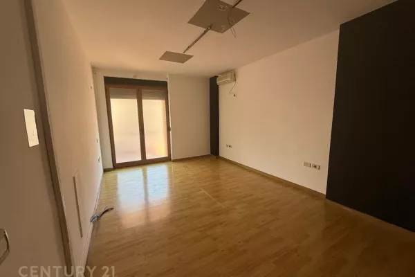 Business Property for Rent 3+1 in Tirana - 1,300 Euro
