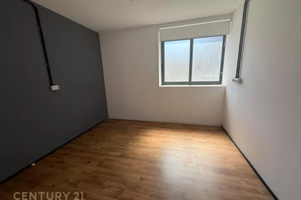 Business Property for Rent 3+1 in Tirana - 1,300 Euro