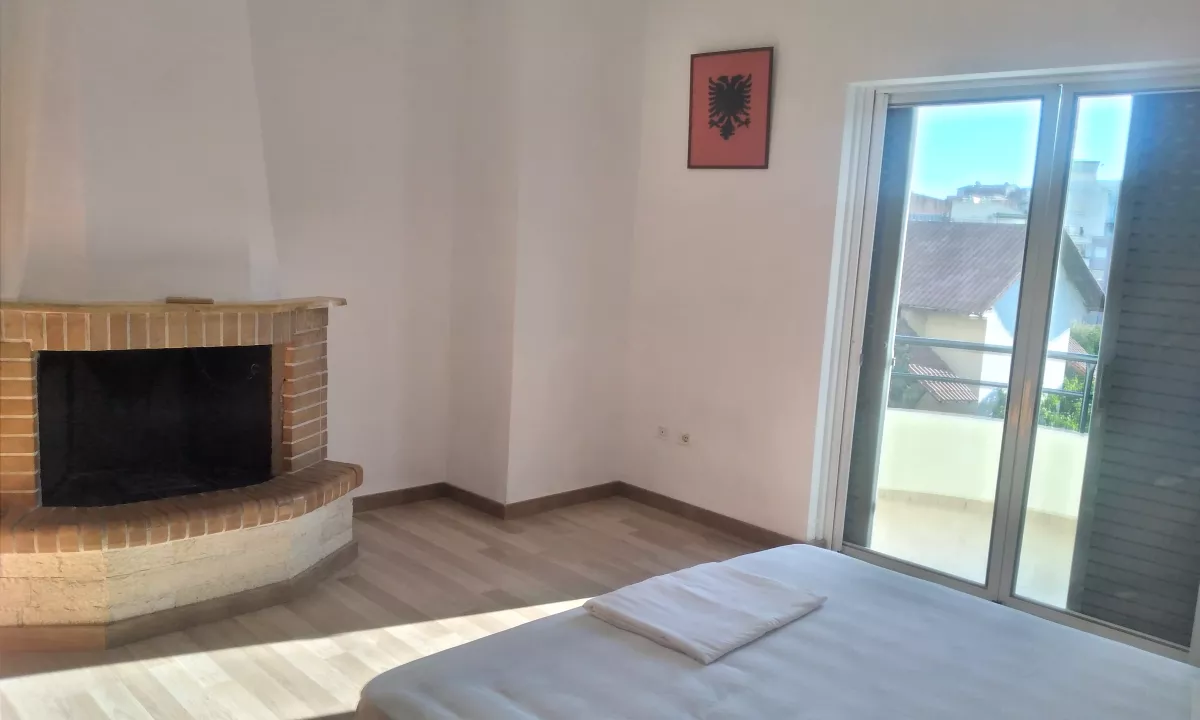 Shtepi me qera Apartament ne Tirane, 2+1, Mobilimi E mobiluar, Pagesa 400  Euro.