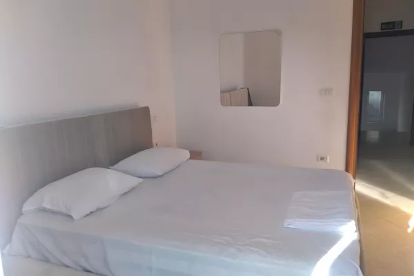 Shtepi me qera Apartament ne Tirane, 2+1, Mobilimi E mobiluar, Pagesa 400  Euro.