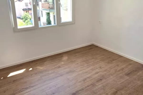 Shtepi ne shitje Apartament ne Tirane, 2+1, Mobilimi Bosh, pa mobiluar, Pagesa 169,000  Euro.