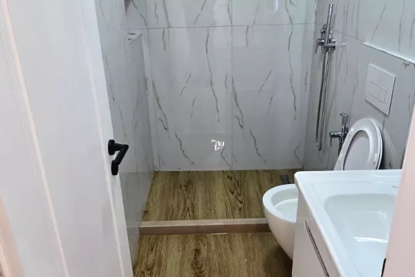 Shtepi ne shitje Apartament ne Tirane, 2+1, Mobilimi Bosh, pa mobiluar, Pagesa 169,000  Euro.