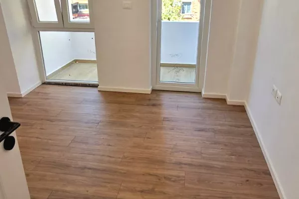 Shtepi ne shitje Apartament ne Tirane, 2+1, Mobilimi Bosh, pa mobiluar, Pagesa 169,000  Euro.