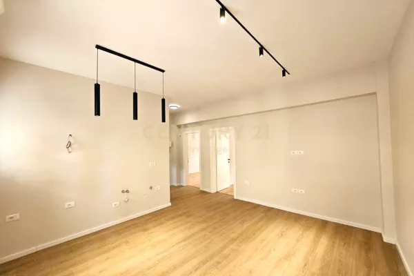 Business Property for Rent 3+1 in Tirana - 1,000 Euro