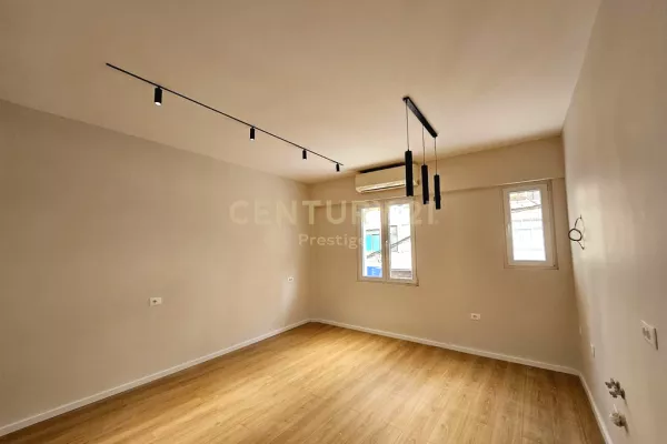 Business Property for Rent 3+1 in Tirana - 1,000 Euro