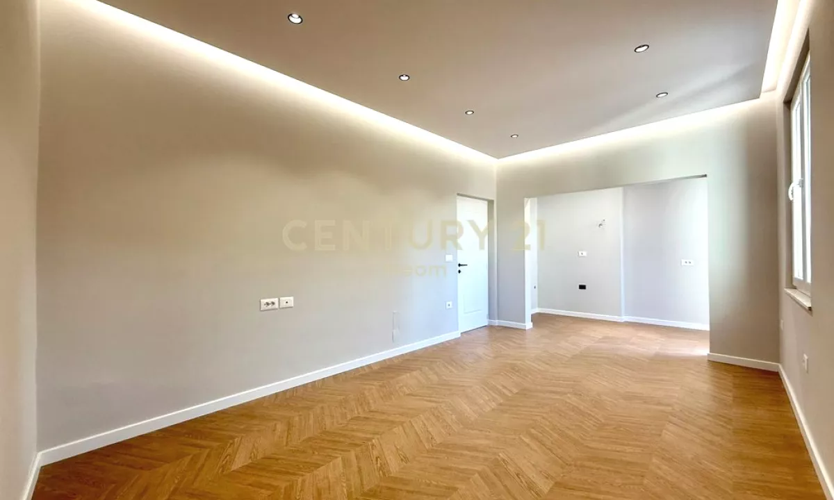 Shtepi ne shitje Apartament ne Tirane, 2+1, Mobilimi Bosh, pa mobiluar, Pagesa 255,000  Euro.