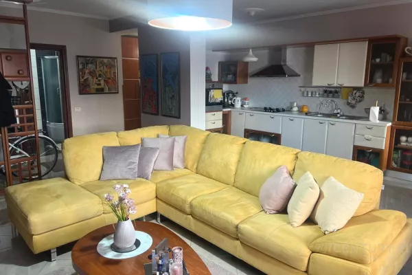 Shtepi me qera Apartament ne Tirane, 2+1, Mobilimi E mobiluar, Pagesa 1,200  Euro.