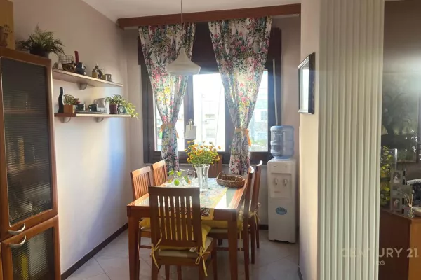 Shtepi me qera Apartament ne Tirane, 2+1, Mobilimi E mobiluar, Pagesa 1,200  Euro.