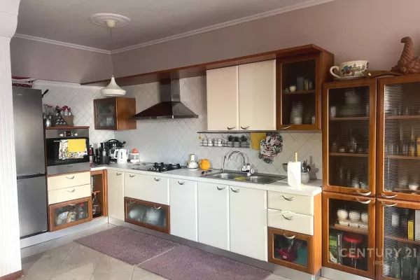 Shtepi me qera Apartament ne Tirane, 2+1, Mobilimi E mobiluar, Pagesa 1,200  Euro.