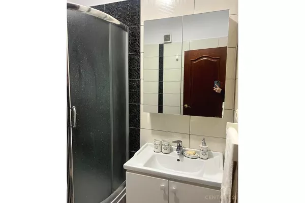 Shtepi me qera Apartament ne Tirane, 2+1, Mobilimi E mobiluar, Pagesa 1,200  Euro.