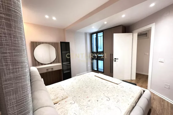 Shtepi me qera Apartament ne Tirane, 2+1, Mobilimi E mobiluar, Pagesa 1,000  Euro.