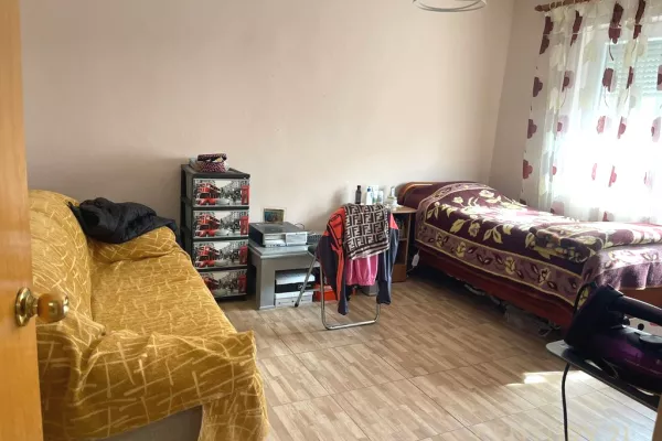 Shtepi ne shitje Apartament ne Tirane, 2+1, Mobilimi Pjeserisht e mobiluar, Pagesa 141,000  Euro.