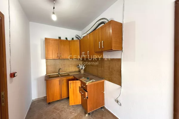 Shtepi ne shitje Apartament ne Tirane, 2+1, Mobilimi Bosh, pa mobiluar, Pagesa 145,000  Euro.