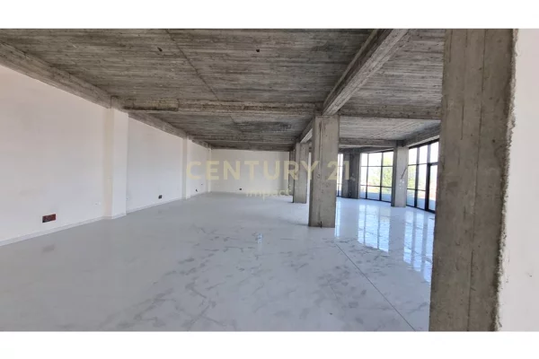 Business Property for Rent 3+1 in Tirana - 10,000 Euro