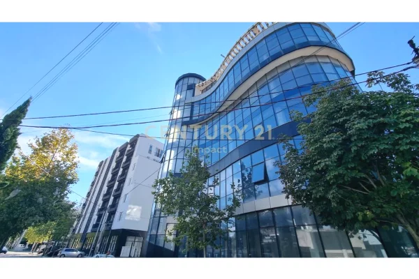 Business Property for Rent 3+1 in Tirana - 10,000 Euro
