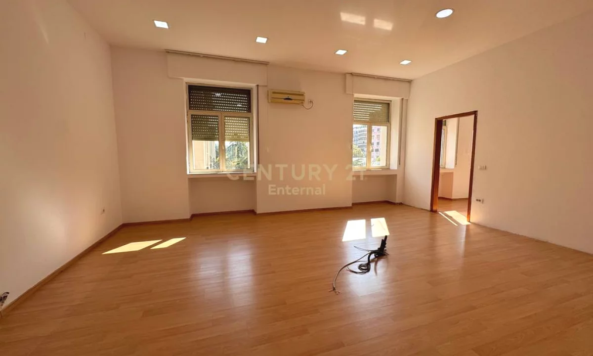 Ambient biznesi per qira tek Ish Blloku!