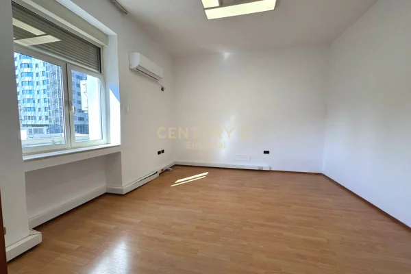 Ambient biznesi per qira tek Ish Blloku!