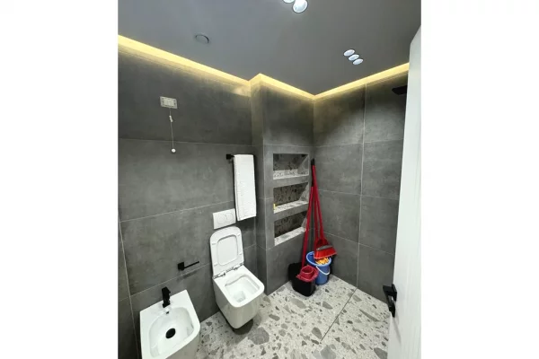 Shtepi ne shitje Apartament ne Tirane, 2+1, Mobilimi E mobiluar, Pagesa 600,000  Euro.