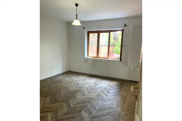 Shitet 2+1 tek Ali Demi!