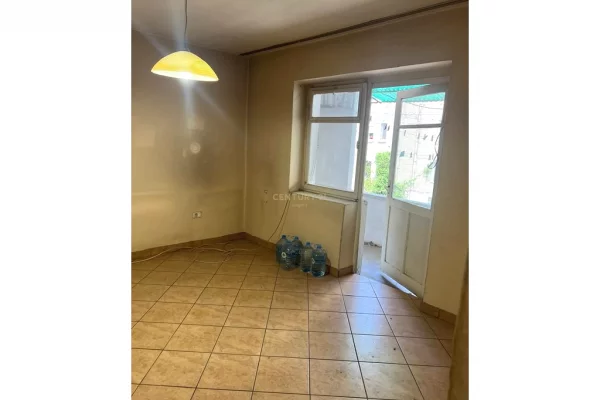Shtepi ne shitje Apartament ne Tirane, 2+1, Mobilimi Bosh, pa mobiluar, Pagesa 126,000  Euro.