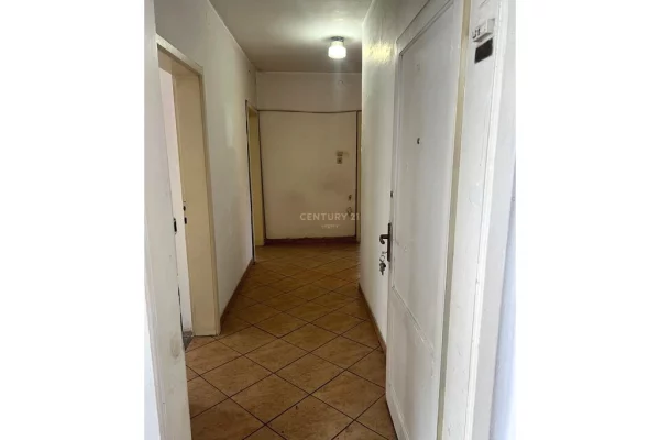 Shtepi ne shitje Apartament ne Tirane, 2+1, Mobilimi Bosh, pa mobiluar, Pagesa 126,000  Euro.