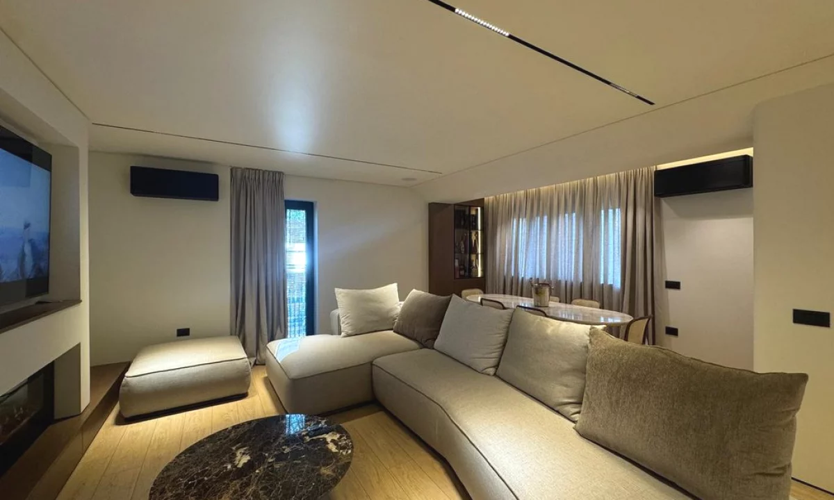 Shtepi ne shitje Apartament ne Tirane, 3+1, Mobilimi E mobiluar, Pagesa 699,000  Euro.