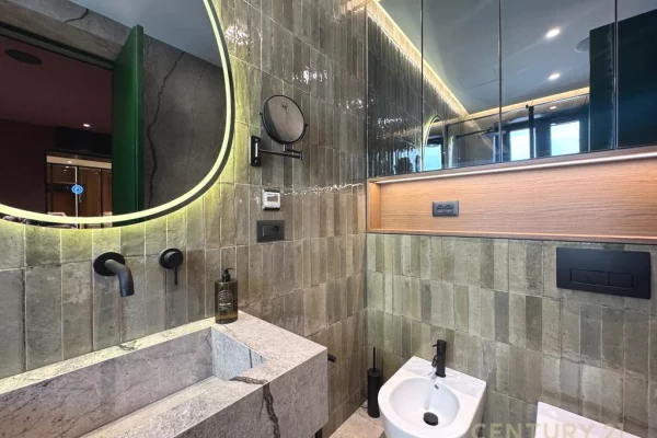 Shtepi ne shitje Apartament ne Tirane, 3+1, Mobilimi E mobiluar, Pagesa 699,000  Euro.