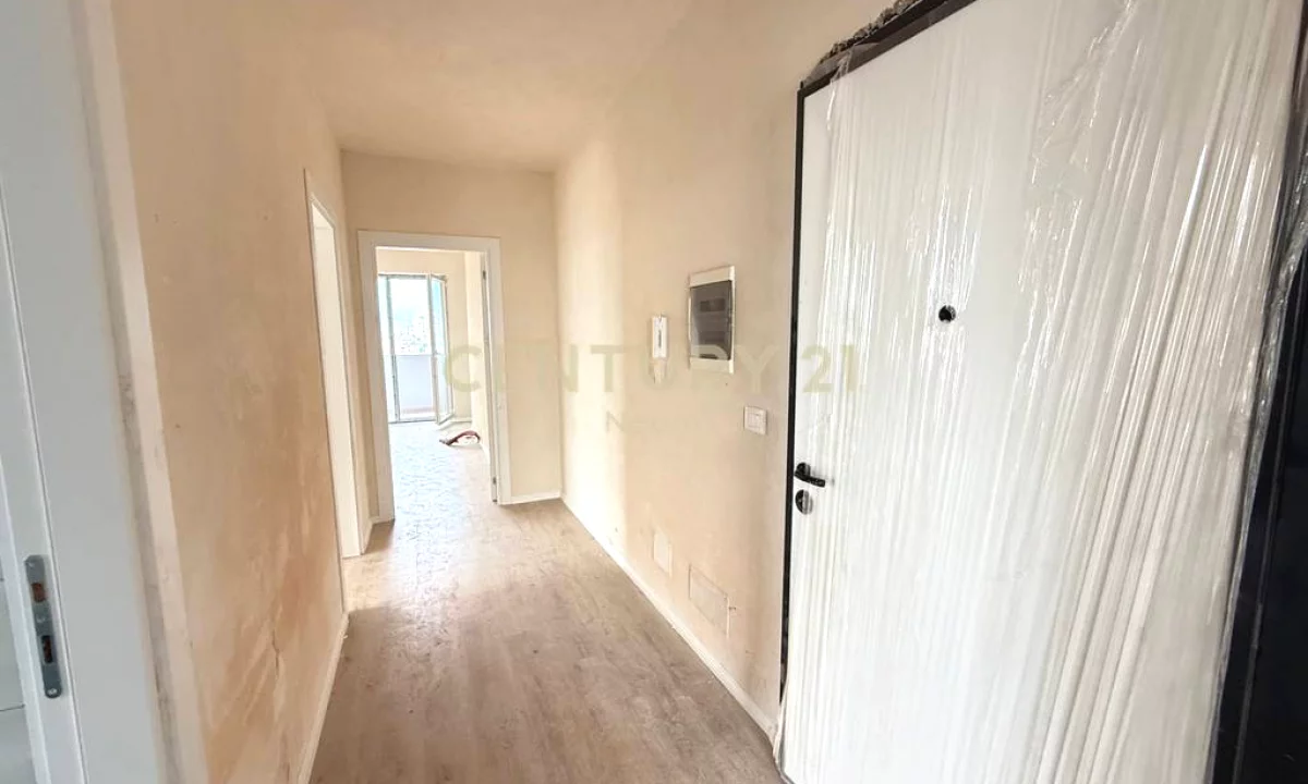 Shtepi ne shitje Apartament ne Tirane, 2+1, Mobilimi Bosh, pa mobiluar, Pagesa 174,000  Euro.