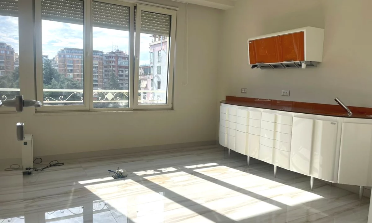 Ambient biznesi per klinike me qira!