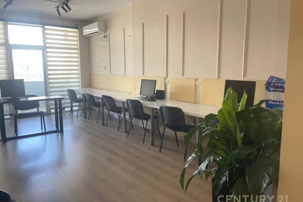 Ambient zyrash tek Komuna!