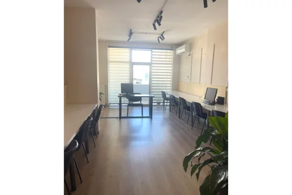 Ambient zyrash tek Komuna!