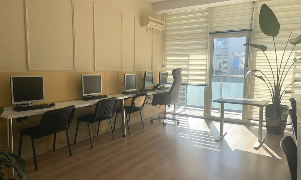 Ambient zyrash tek Komuna!