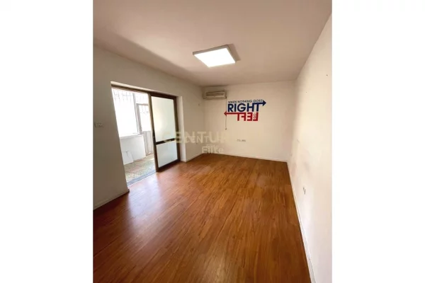 Ambient biznesi me qera 3+1 ne Tirane - 1,000 Euro