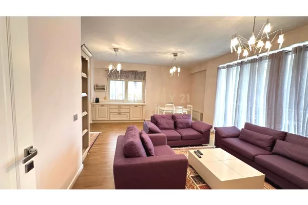 Shtepi me qera Apartament ne Tirane, 2+1, Mobilimi E mobiluar, Pagesa 900  Euro.