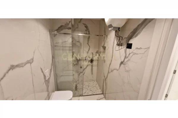 Shtepi me qera Apartament ne Tirane, 2+1, Mobilimi E mobiluar, Pagesa 1,200  Euro.